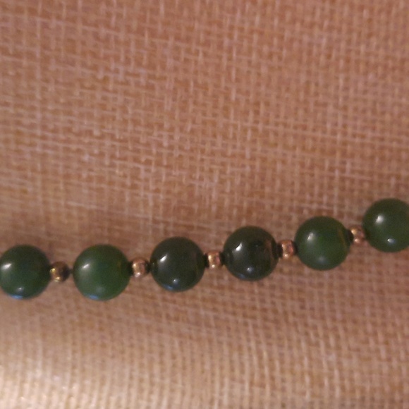 Jade 18 inch bead necklace - Picture 2 of 5